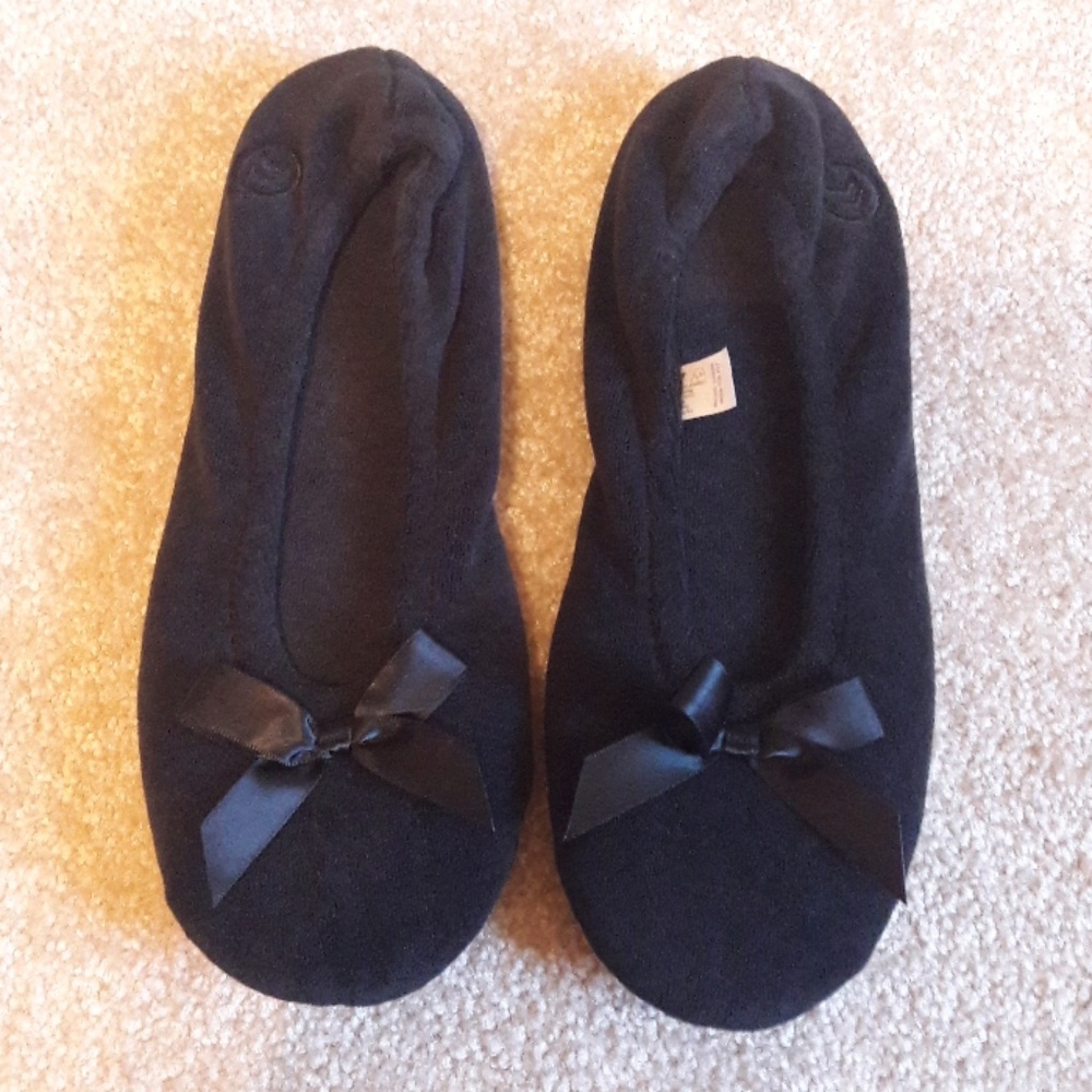 NWOT Black Slippers 🌚⭐